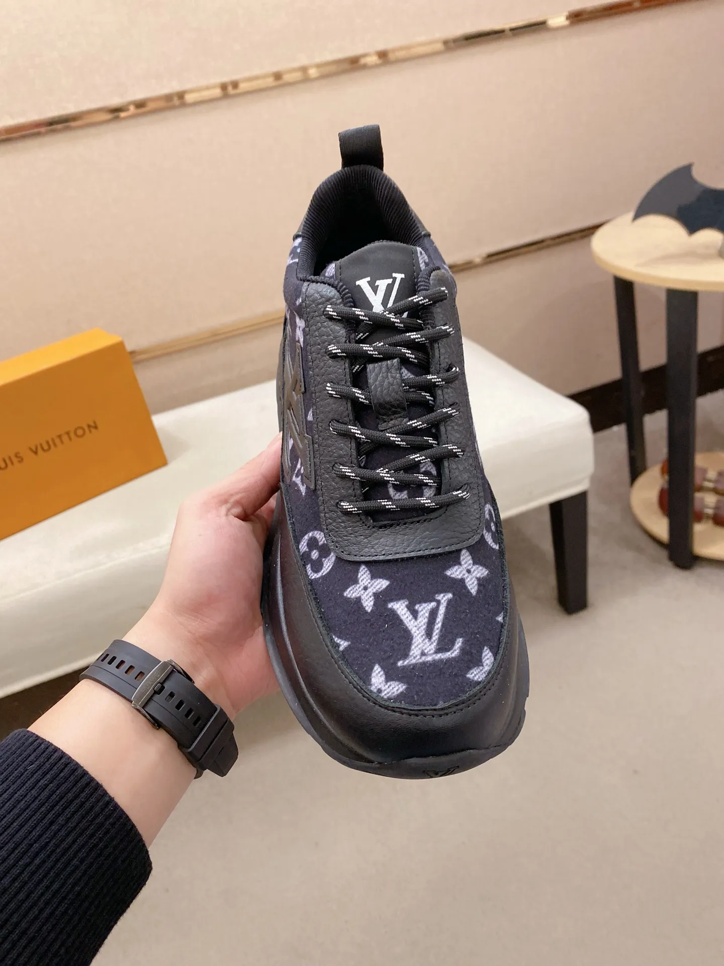Factory price: 442💰🎉🎉LV~Louis Vuitton trendy men's shoes, new shipments, latest matching, same style as the official website, super high quality, best-selling season [strong][strong][strong] Selected first-layer cowhide, comfortable and breathable mesh lining, original last, comfortable on the feet, wear-resistant rubber outsole, size: 38-44.